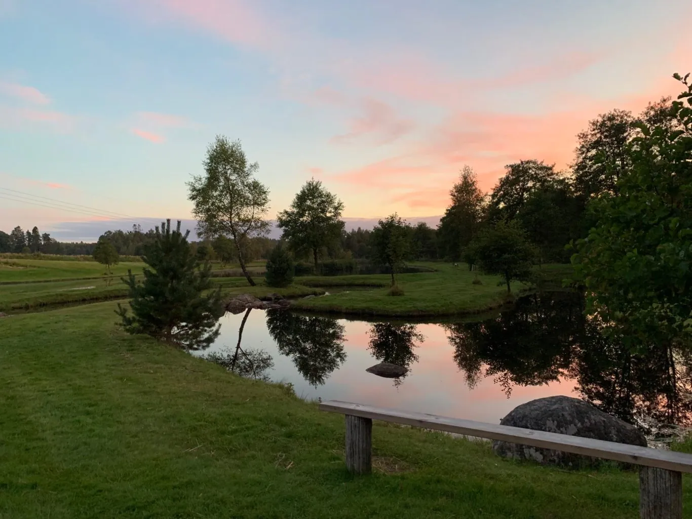 Avondzon over de vliegvisstroom bij Sunnedamm