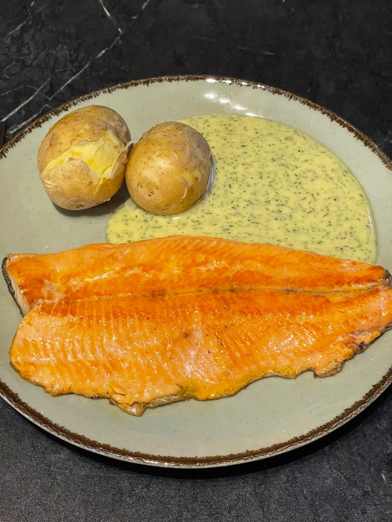 Regnbueørred med kartofler