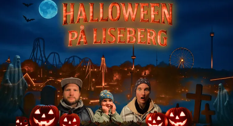 Tre personer poserar framför en halloween-inspirerad bakgrund med pumpor och åkattraktioner.