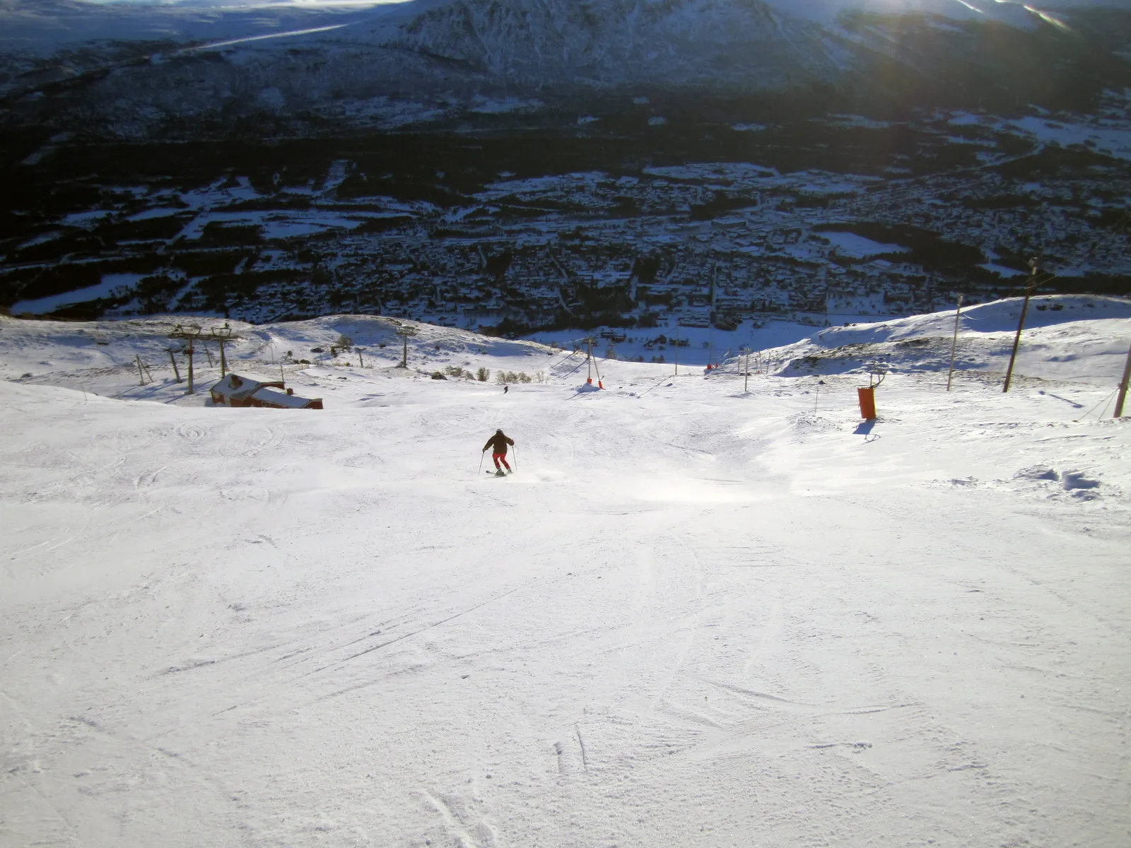 Utsikt från Hovden ner över Oppdal en vinterdag
