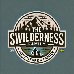 Logotyp för The Swilderness Family – en svensk familjekanal som delar äventyr, friluftsliv, fiske, bushcraft och matlagning över öppen eld.