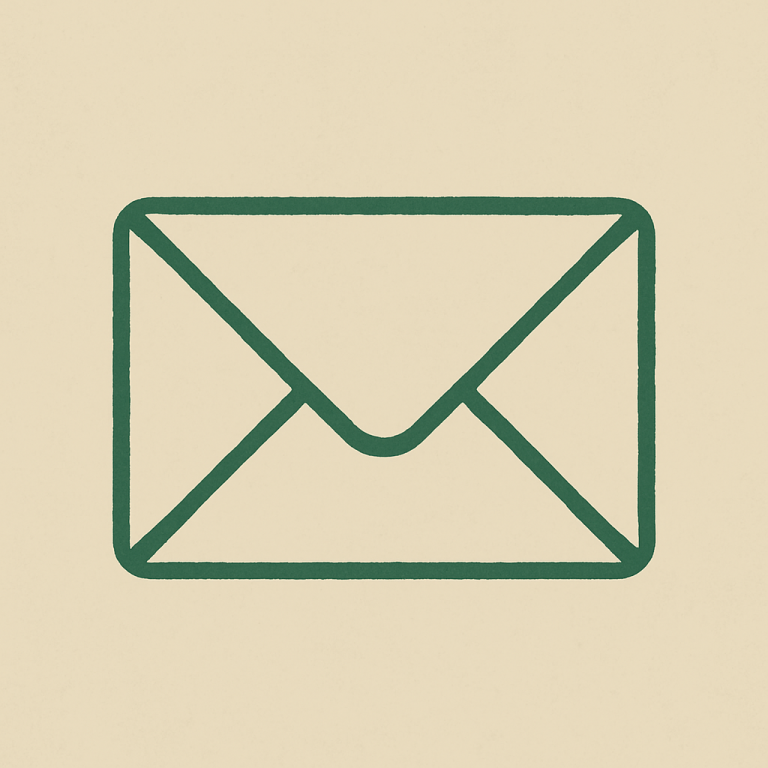 Mail symbol Grön brevkupa på ljus beige bakgrund.