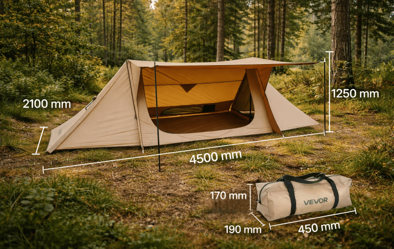 Ett beige tält i skogen med mått och en bärväska bredvid.